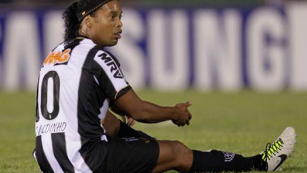 Ronaldinho se lesiona y podría perderse Mundial de Clubes