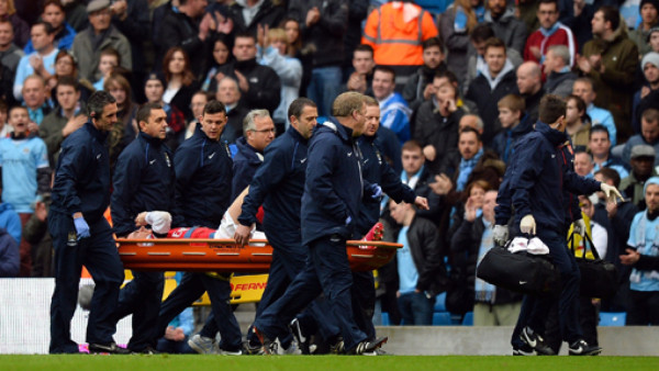 Koscielny sufre terrorífica lesión ante Manchester City