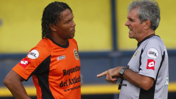 Carlos Pavón: 'Me siento mal con mis compañeros'