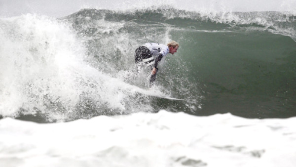 Tiburón le arranca pierna a un surfista en Francia