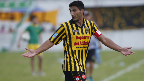 Defensa del Real España se cansa y expresa su molestia