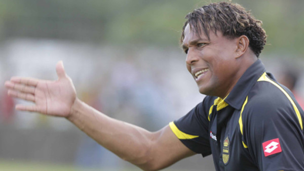 Carlos Pavón no continuará como asistente en Real España