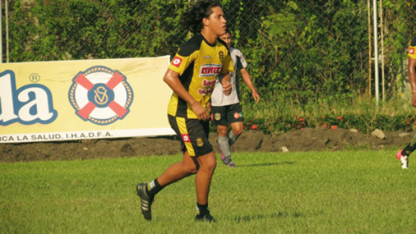 Aldo Oviedo realiza su primer entrenamiento con Real España