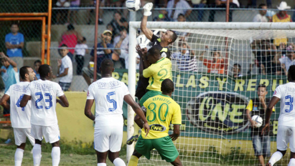 Parrillas y Olimpia no pasan del empate en Tela