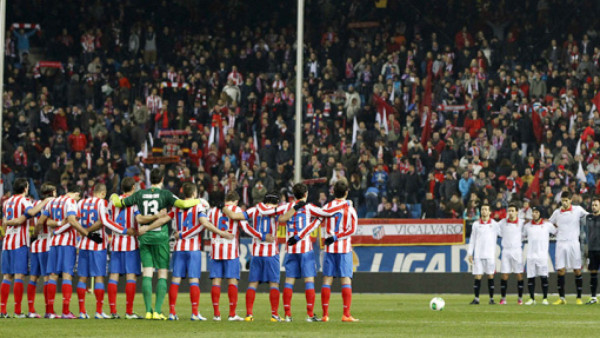 Minuto de silencio en el Vicente Calderón en honor a la 'Coneja” Cardona