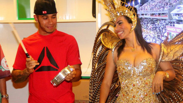 VIDEO: Lewis Hamilton disfrutó la samba de Río de Janeiro