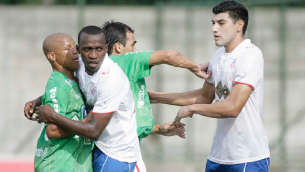 Marathón golea a Necaxa y sigue invicto