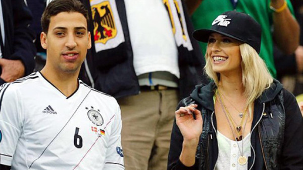 Piden a novia de Khedira no ir tan sexy a los partidos