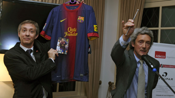 Una raqueta de Federer vale mucho más que una camiseta de Messi