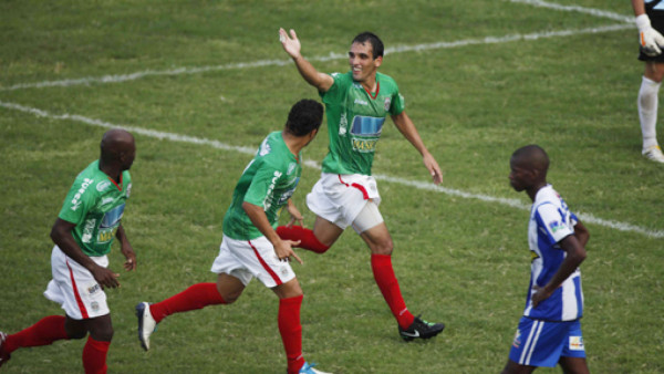 El Marathón se afianza en la cima