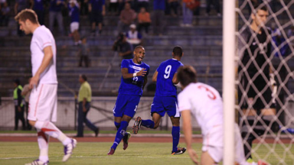 ¡Honduras aprueba venciendo a Serbia!