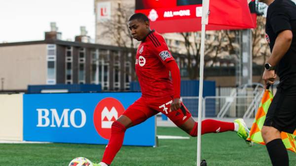 Jesús Batiz jugando con el Toronto FC.