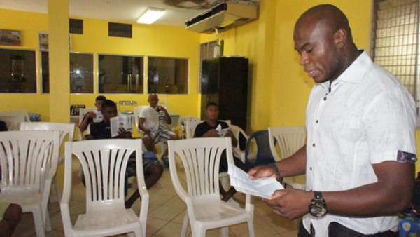 Jugadores del Real España compartieron con Júnior Costly