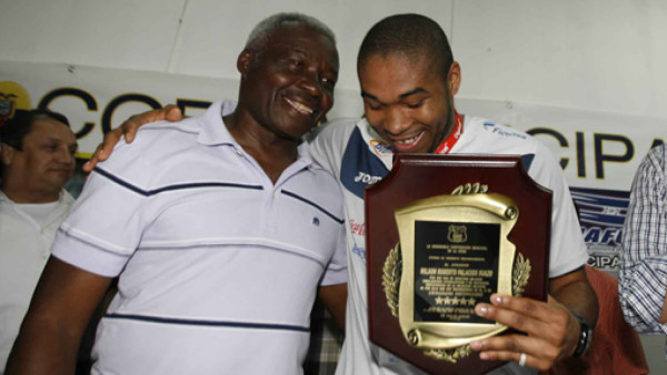 Wilson Palacios homenajeado en La Ceiba