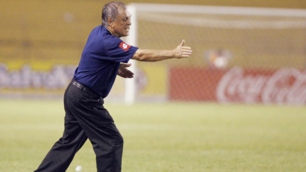 Chelato Uclés analiza jugar de local en el estadio Olímpico