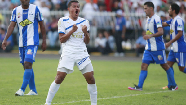 Roger Rojas espera su oportunidad en el extranjero