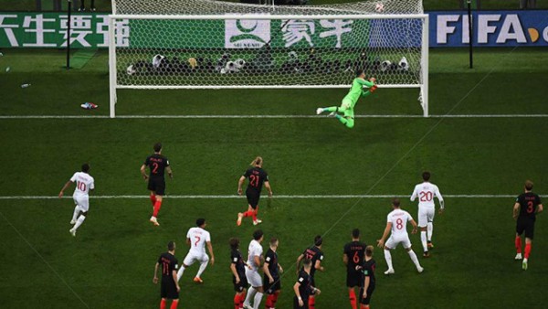 ¡En fotos! Fanática se le desnuda a David Beckham en plena vía pública