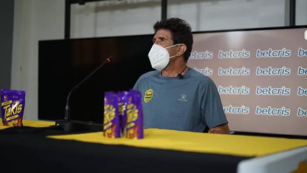 El entrenador Héctor Vargas durante la conferencia de prensa. Foto: Mauricio Ayala.
