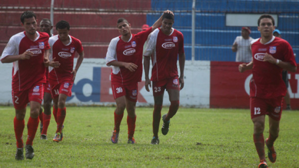 Victoria gana y Platense tiembla