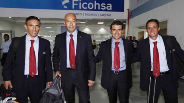 Llegan árbitros de México para el Honduras-Canadá