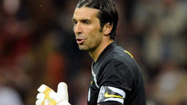 Buffon es duda para jugar ante Dinamarca