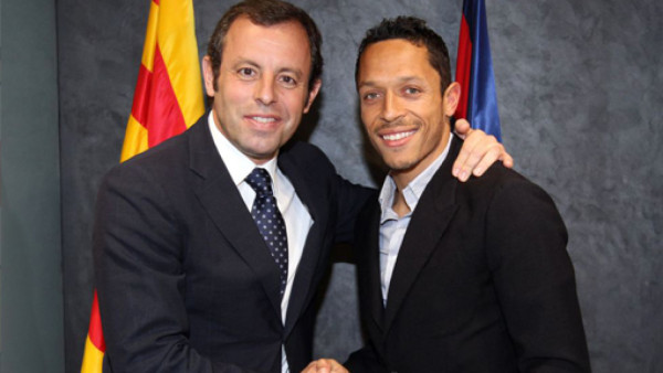 Adriano y Dani Alves, los dos brasileños que cuidarán a Neymar