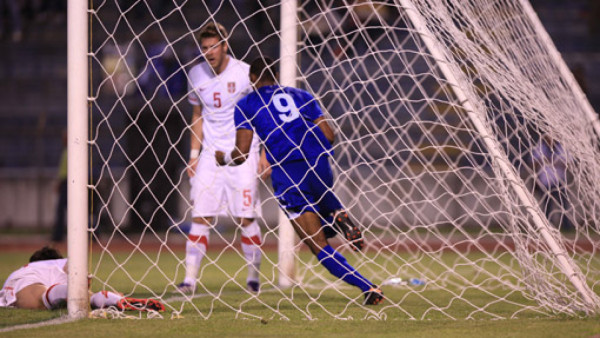 Honduras cierra con triunfo ante Serbia
