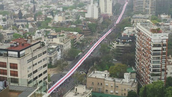River Plate presentó la bandera más larga del mundo