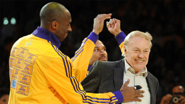 Muere el dueño de los Lakers