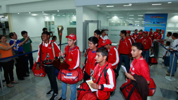 Honduras regresó con la Copa de Campeón