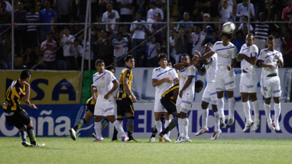 Real España perdonó en casa al Olimpia