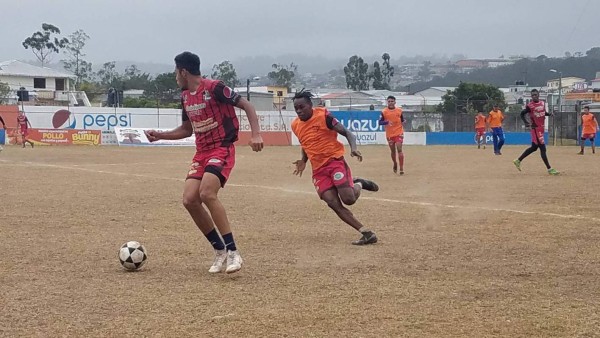 El pésimo estado en el que se encuentra la cancha del estadio Sergio Reyes de Santa Rosa de Copán