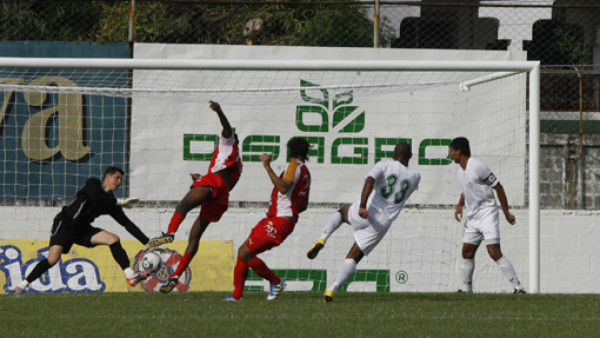 Platense se dejó empatar en dos minutos ante el Choloma