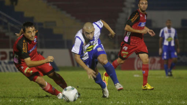¡Platense le gana pulso al Olimpia!