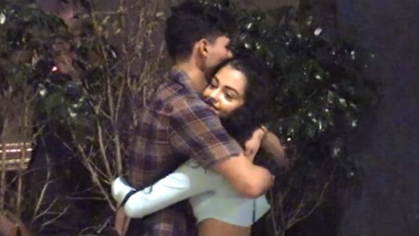 Escándalo: El boxeador que fue captado siéndole infiel a su novia embarazada con una influencer