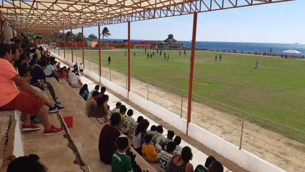 México tiene uno de los estadios más extraños del mundo: está a la orilla del mar y enamora a la afición