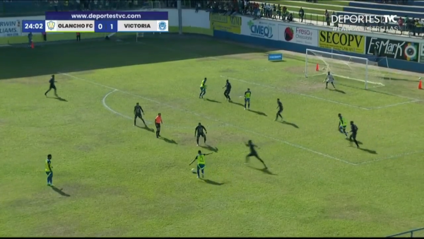 El tremendo zurdazo de Mario Martínez desde afuera del área del Victoria.