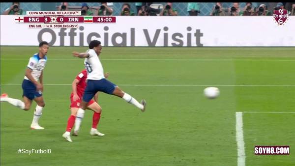 Raheem Sterling definió con el borde externo del pie derecho para colocar el 3-0 ante Irán.