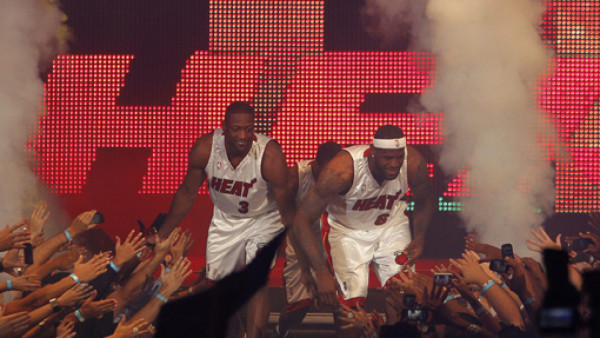 LeBron James fue presentado en los Heats