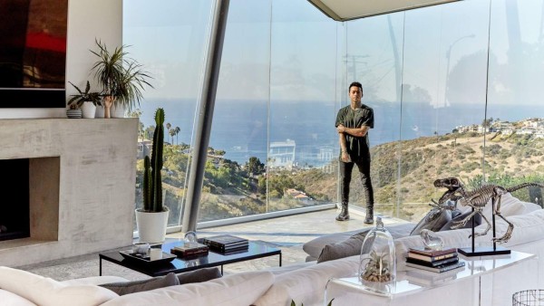 La espectacular mansión del skater mejor pagado del mundo con su propio parque de patinaje