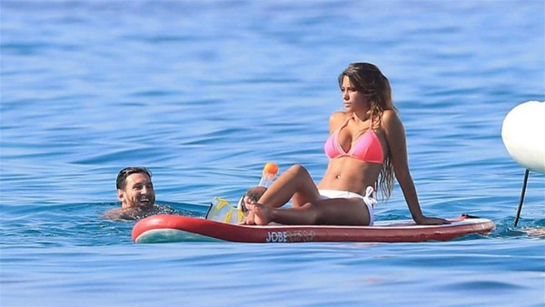 ¿Y este clásico quién lo gana? Las parejas de los jugadores del Barcelona y Real Madrid