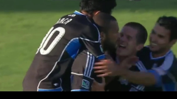 El golazo de Víctor Bernárdez con el San José Earthquakes en la MLS