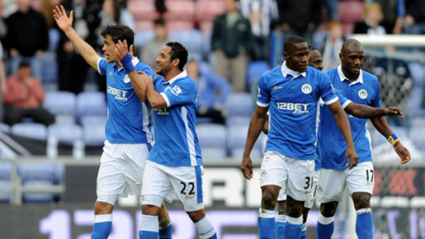 Roger Espinoza va a un Wigan que lucha por no descender