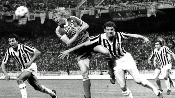 ¡Con un hondureño! Los 20 mejores cabeceadores de la historia del fútbol