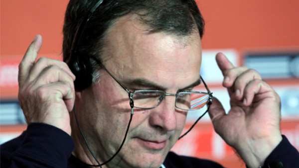 Bielsa renovó con Chile hasta 2015