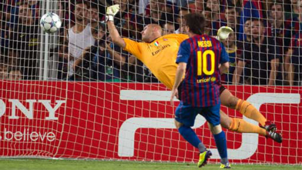 Milan arañó un empate de último minuto en casa del campeón .