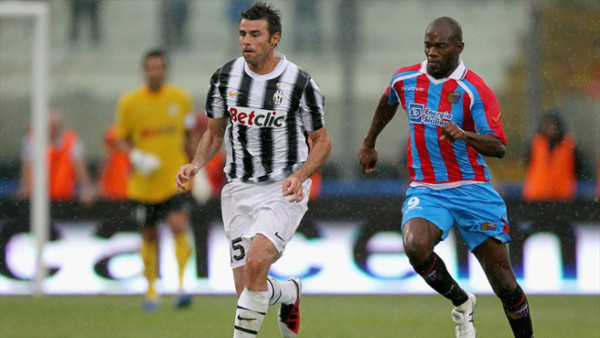 ¡David Suazo reaparece con Catania!