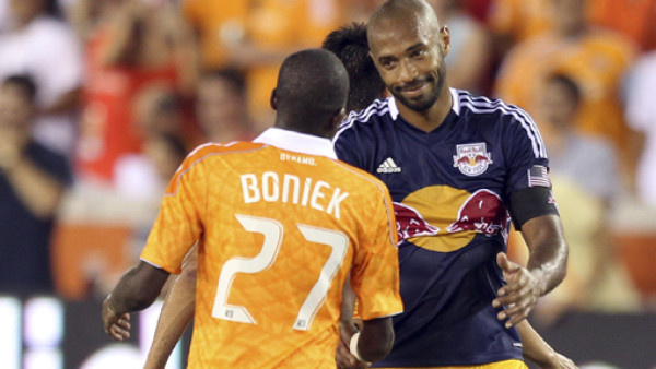 Boniek cumplió su sueño de jugar contra Thierry Henry