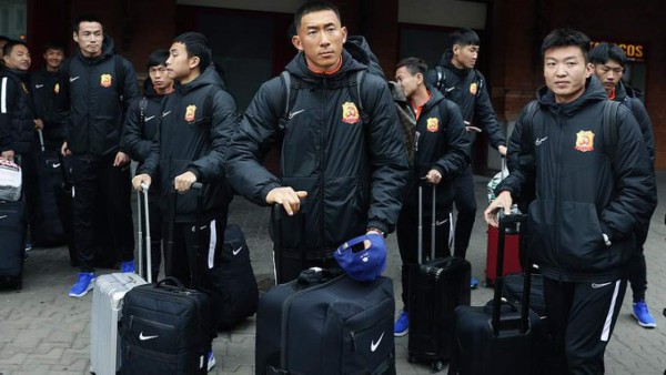 Futbolistas del Wuhan regresan a casa luego de tres meses de ausencia y son recibidos como héroes