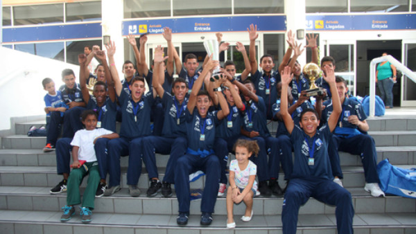 Como héroes reciben a sub-15 de Honduras